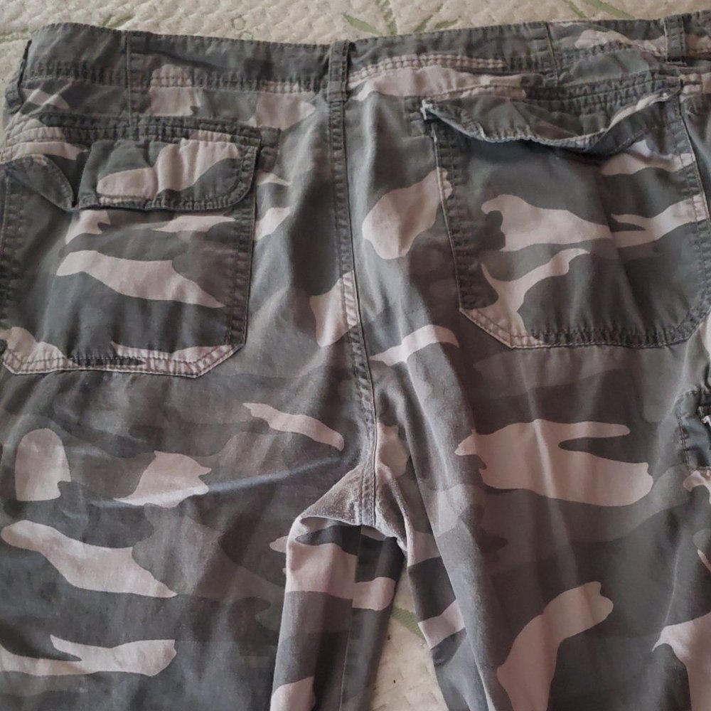 Faded Glory Camo Cargo Shorts size 38W